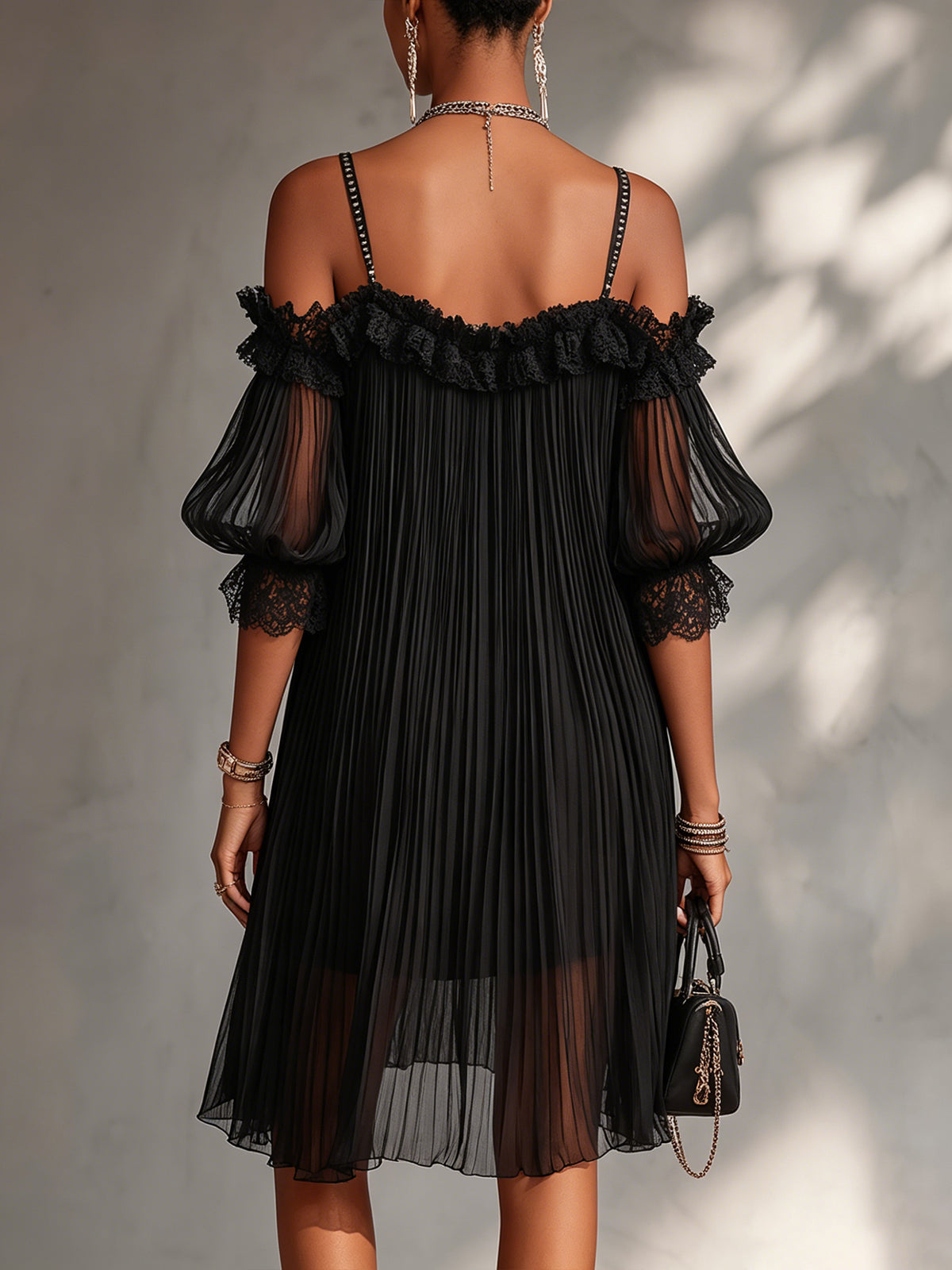 Alessandra | Robe noire confortable avec de la dentelle