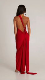 Robe longue élégante à une bretelle