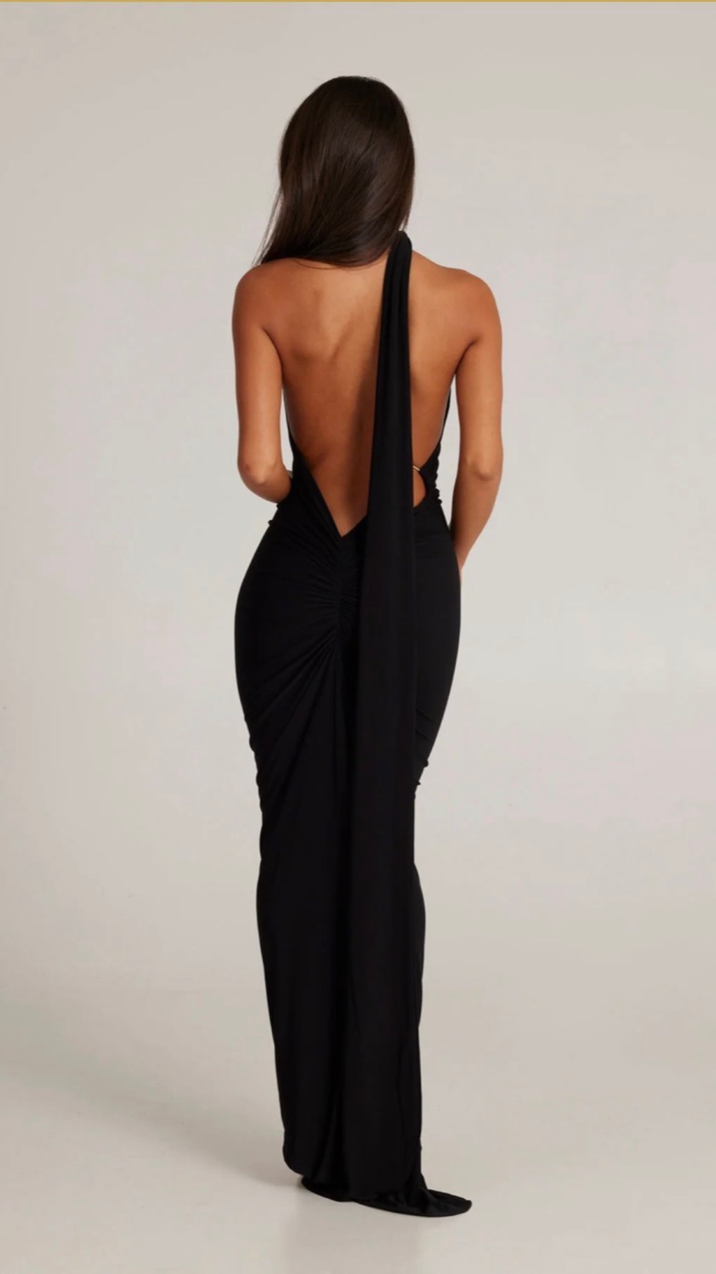Robe longue élégante à une bretelle