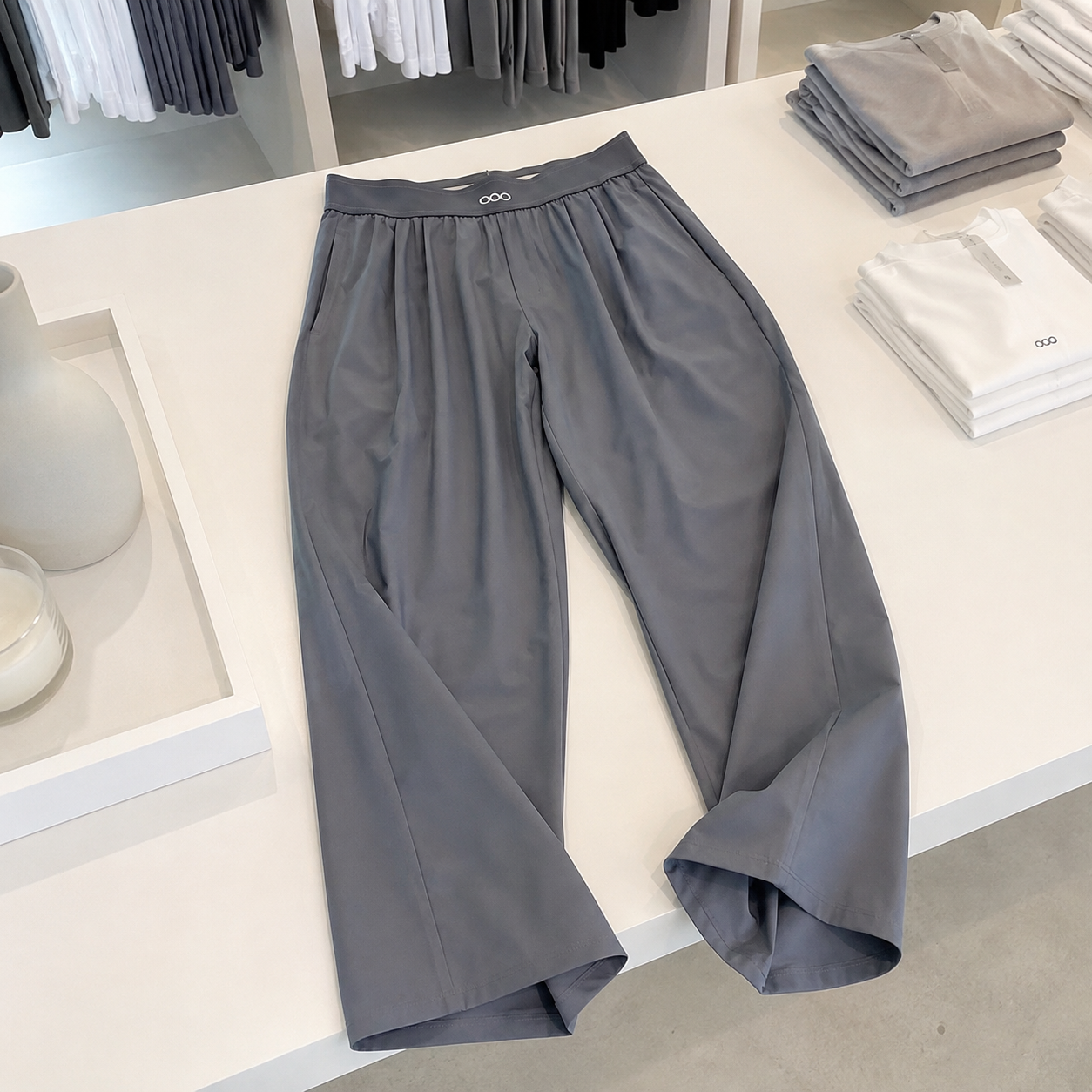Atmungsaktive weite Hose mit geradem Bein