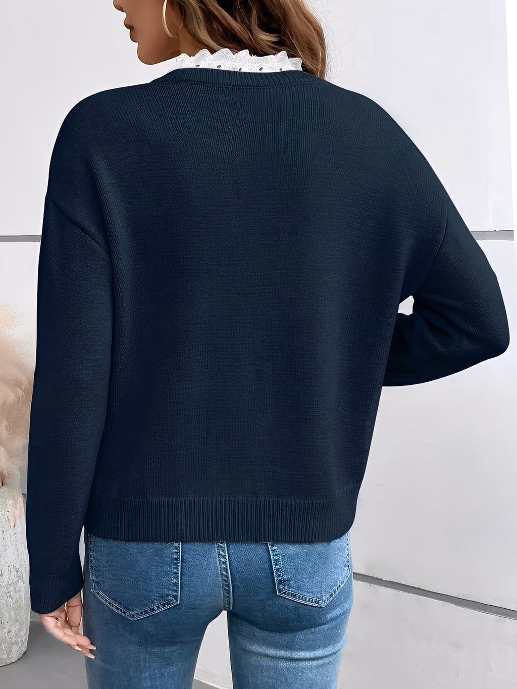 Klara | Eleganter Pullover mit Spitzenausschnitt