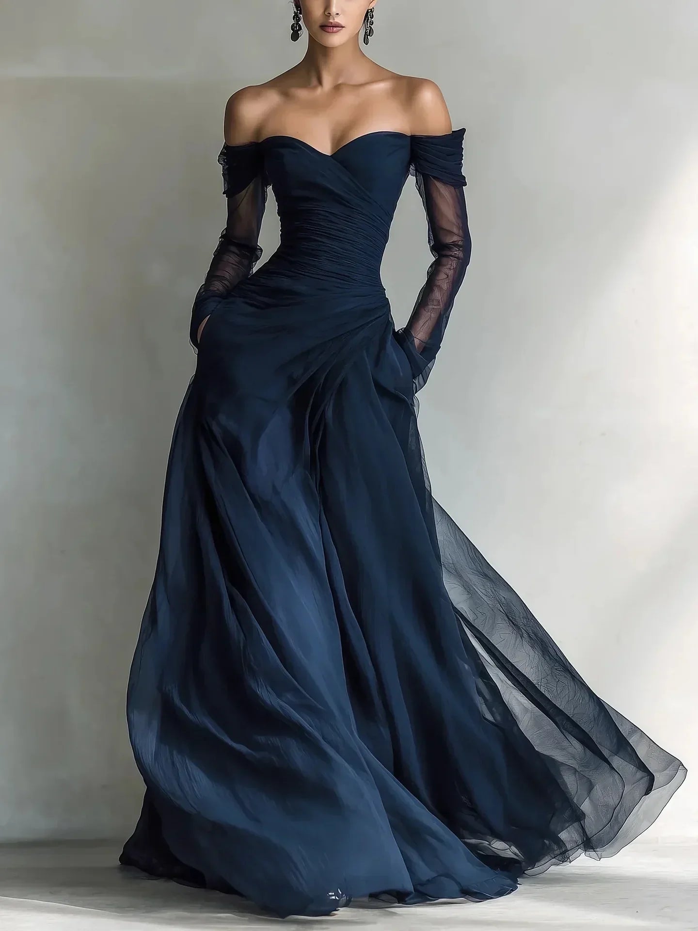 Eleonora • Robe longue à épaules dénudées et inserts en dentelle