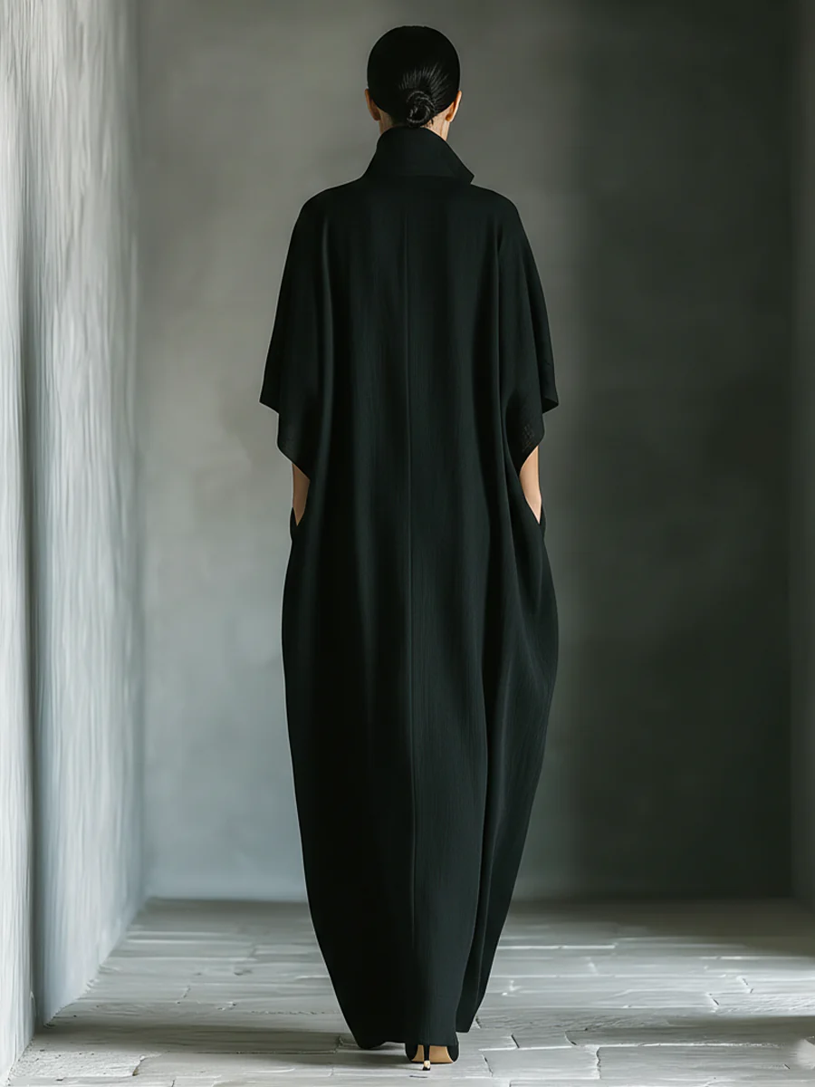 Alessandra • Robe longue noire oversize minimaliste avec manches kimono